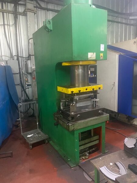 Vand masini unelte CNC si clasice  prelucrare table -tel 0744311510